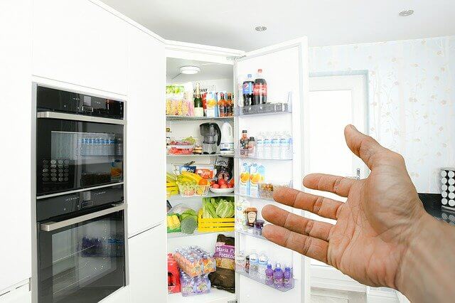 ¿Qué temperatura debe configurar en su refrigerador para un funcionamiento óptimo?